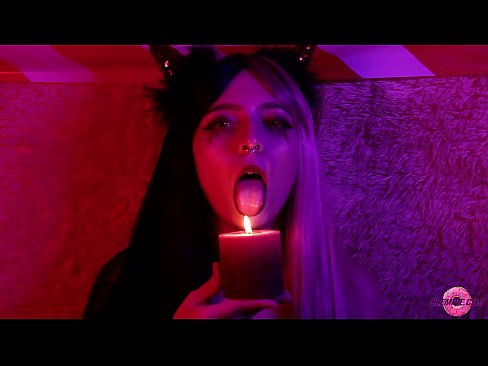 ❤️ Μια παθιασμένη πίπα από ένα σέξι Succubus με ένα σπέρμα στο στόμα της. ️ Όμορφο πορνό ❤